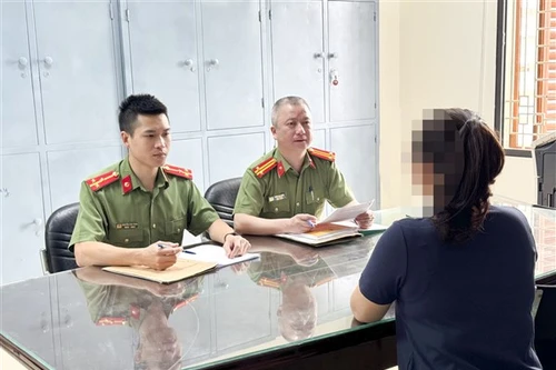 Cô gái trẻ bị xử lý vì đưa tin thất thiệt 'Không làm tóc đi chơi Tết, bị phạt tiền'