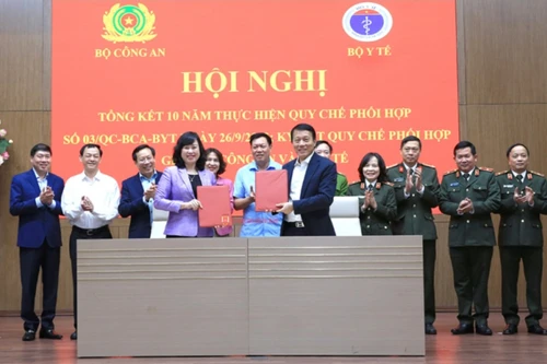 Vì sự phát triển của đất nước và bình yên, hạnh phúc của nhân dân