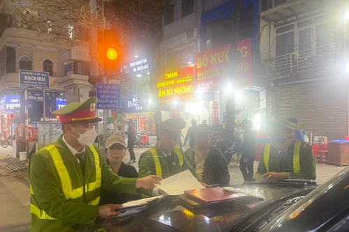 Xử lý ‘phố hàng ăn’ trên trục đường Bạch Mai