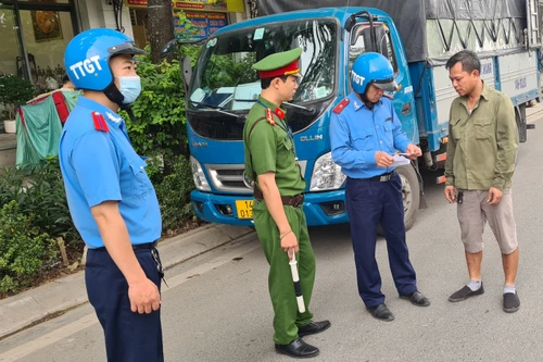 Từng bước hạ ‘nhiệt’ lộn xộn trật tự giao thông – đô thị trên đường Phạm Tu