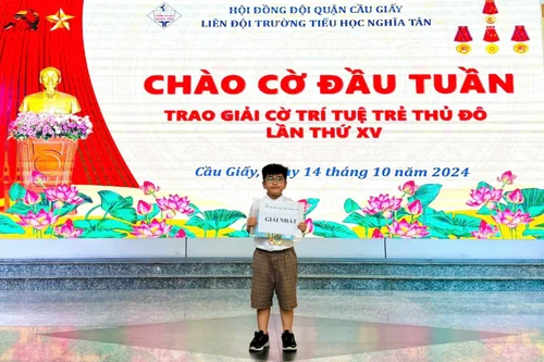 Chuyện về một tấm gương nhi đồng hiếu học