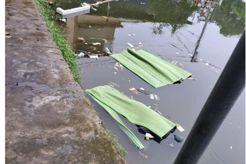 Bàng hoàng phát hiện đôi nam nữ tử vong dưới hồ tại phường Nếnh