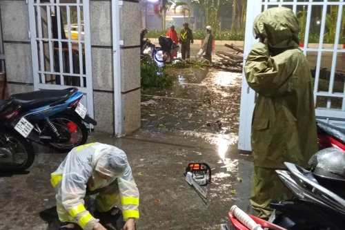 Công an quận Hà Đông: Huy động 100% xe cứu hộ, cưa máy giúp người dân chống bão số 3