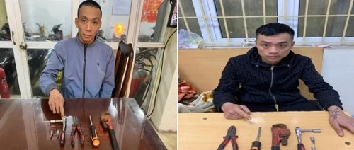 Hai kẻ ‘dạo chơi’ trên nhiều tuyến đường phố Hà Nội khiến…8 xe máy bay hơi