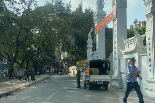 Từng bước giải quyết tồn tại vi phạm trật tự đô thị trên phố Hương Viên