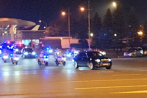 Đoàn xe của Tổng thống Nga Putin rời sân bay quốc tế Nội Bài