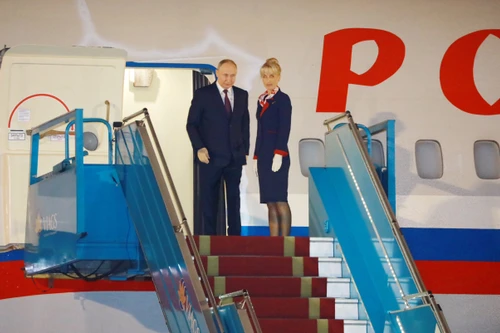 Hơn 2 giờ sáng nay 20-6, Tổng thống Nga Putin cùng đoàn công tác cấp Nhà nước đã đến Thủ đô Hà Nội