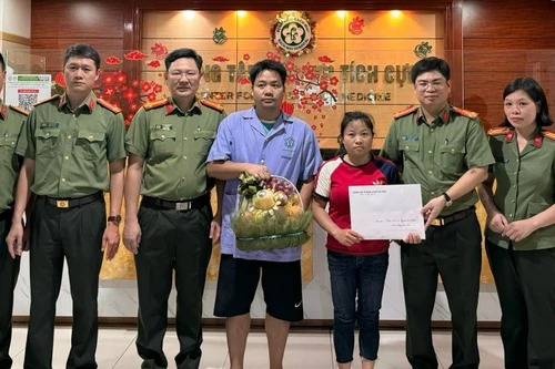 Ấm áp nghĩa tình đồng đội