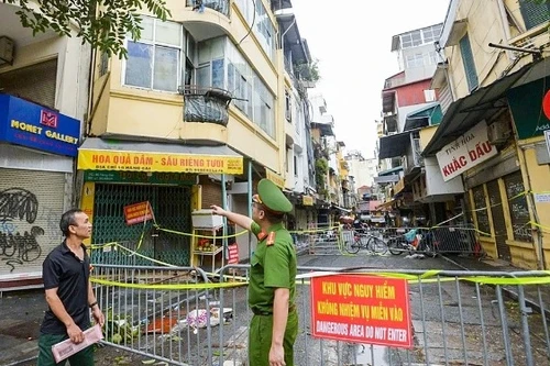 Di dời xong toàn bộ người dân ở ‘nhà nghiêng’ 46 phố Hàng Gai