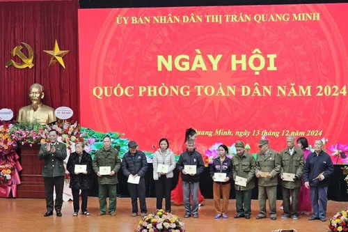 Trung tướng Nguyễn Hải Trung dự Ngày hội Quốc phòng toàn dân tại thị trấn Quang Minh