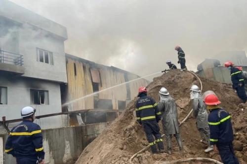 Điều tra nguyên nhân cháy cơ sở sản xuất gốm sứ ở Bát Tràng