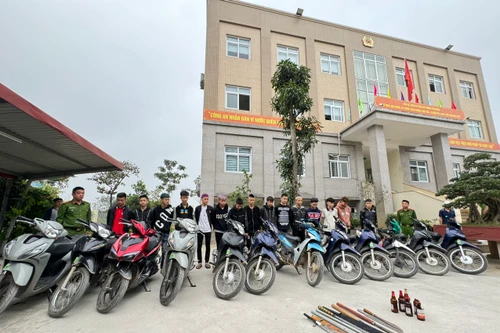 Chặn vụ hỗn chiến trong đêm bằng tuýp sắt, vỏ chai bia của hơn 40 đối tượng tại Hà Đông