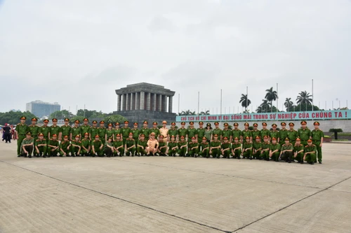 Hoạt động ý nghĩa của Công an huyện Gia Lâm hướng đến Ngày sinh Chủ tịch Hồ Chí Minh