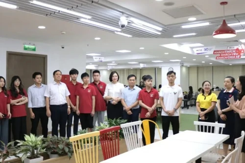 Sinh viên khối Kinh tế Trường Đại học Trưng Vương trải nghiệm thực tế tại Công ty Cổ phần MiSa