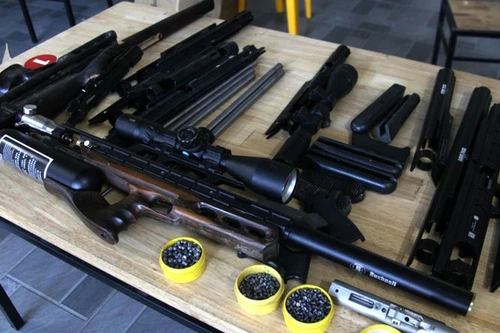 'Mưu sinh' bằng 'nghề' chế tạo súng hơi khí nén 