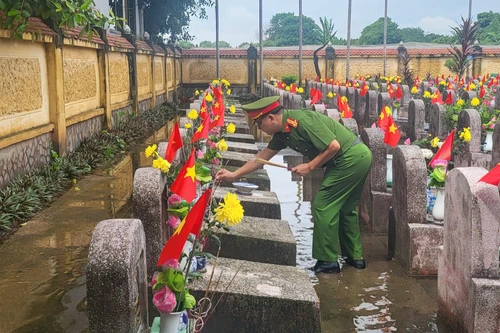 Công an huyện Gia Lâm tri ân, tưởng nhớ các anh hùng liệt sỹ