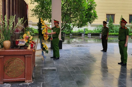 Công an huyện Gia Lâm tri ân, tưởng nhớ các Anh hùng liệt sỹ 