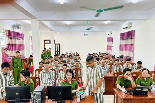 Thu nhận hồ sơ cấp căn cước cho phạm nhân tại Trại giam Suối Hai