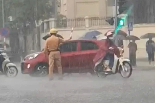 Sáng ngời hình ảnh người chiến sỹ Công an Thủ đô vì nhân dân phục vụ