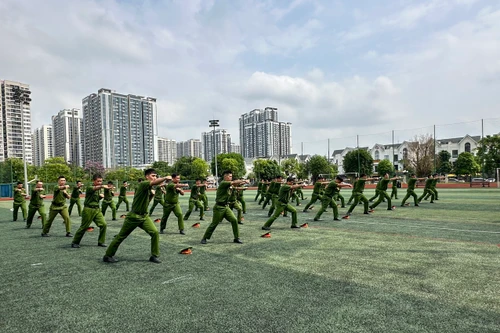 Thúc đẩy phong trào thi đua nâng cao sức mạnh của cán bộ, chiến sỹ trong đấu tranh, phòng chống tội phạm
