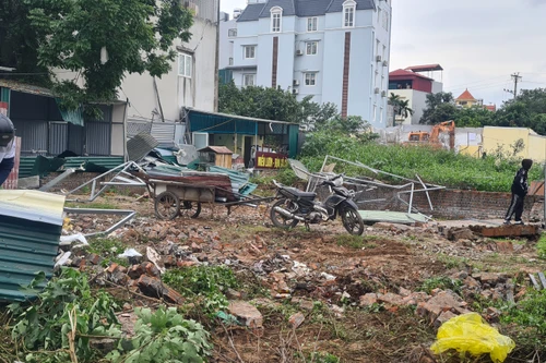 Cưỡng chế hàng loạt công trình xây không phép tại phường Ngọc Thụy