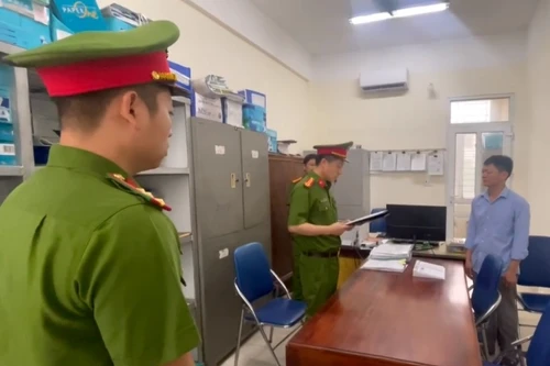 Hà Nội: Tạm giam cựu chủ tịch xã cùng nhân viên kế toán…chi tiêu tùy tiện hàng trăm triệu đồng