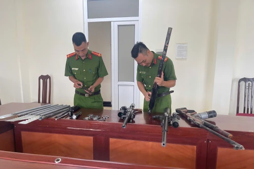 Được trang bị nhận thức tốt, người dân tự giác giao nộp nhiều vũ khí, công cụ hỗ trợ
