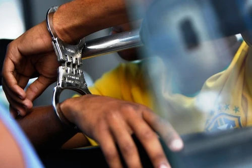 Bắt giữ kẻ gài bẫy, xâm hại bạn gái ở khu đất trống