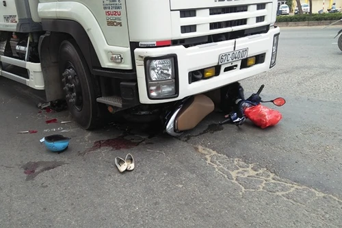 Thai phụ bị xe tải cuốn vào gầm trên quốc lộ 1
