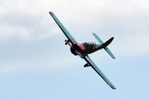 [Video] Khoảnh khắc kinh hoàng máy bay lao xuống sông trong lúc nhào lộn trên không