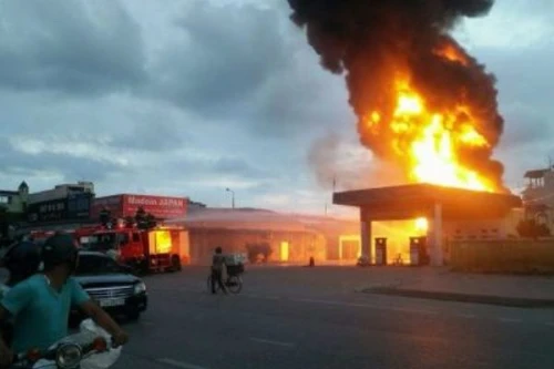 Nghi án cháy trạm xăng tại Móng Cái do…đốt vàng mã