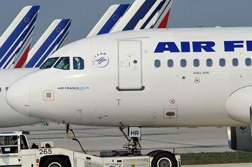 Giấu trẻ trong hành lý để trốn vé máy bay