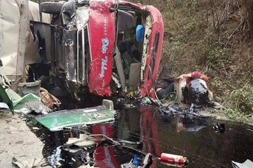 Cận cảnh vụ hiện trường tai nạn thảm khốc trên QL6, nhiều người chết