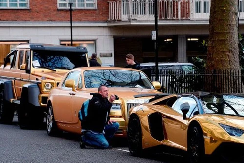 Dàn siêu xe mạ vàng gây xôn xao London