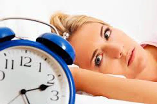 Ngủ quá ít, quá nhiều đều hại tim