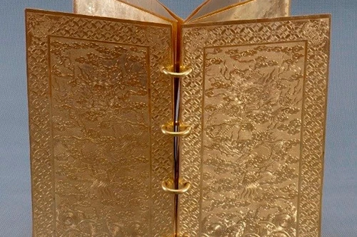 Trưng bày bảo vật triều Nguyễn