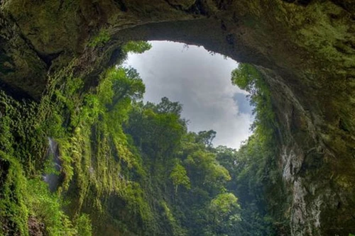 Đại sứ khám phá hang Sơn Đoòng