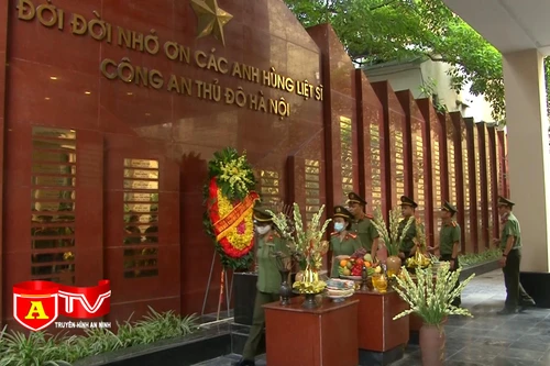 Cụm thi đua số 6 CATP Hà Nội dâng hương tưởng nhớ các Anh hùng liệt sỹ Công an Thủ đô