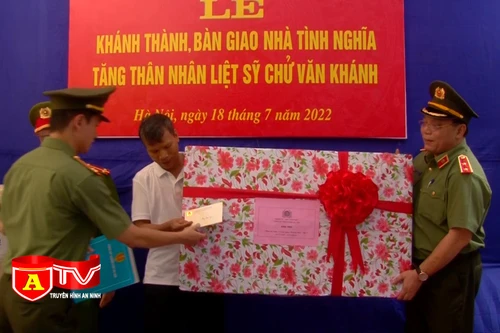 Khánh thành nhà tình nghĩa, tặng gia đình Liệt sĩ CAND Chử Văn Khánh