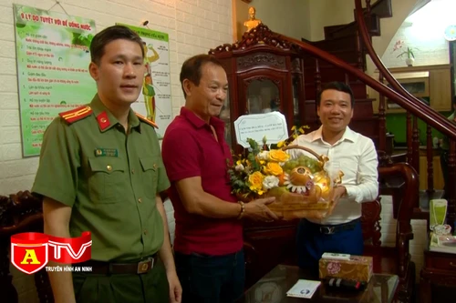 Cụm thi đua số 6 Công an Hà Nội tri ân gia đình thương binh, liệt sĩ 