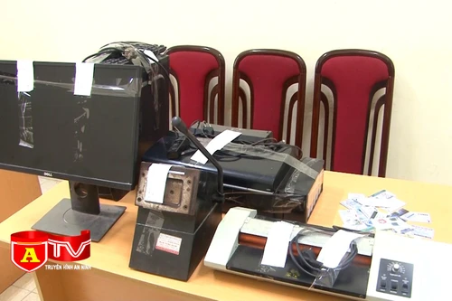 Triệt phá đường dây làm giả giấy tờ để thi hộ