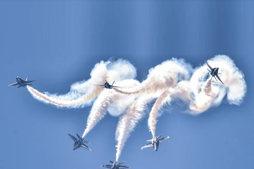 [ẢNH] Mỹ triển khai phi đội tiêm kích biểu diễn để tri ân y bác sĩ trong đại dịch Covid-19