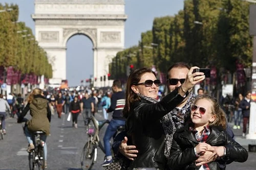 Pháp biến đại lộ Champs Elysees thành phố đi bộ