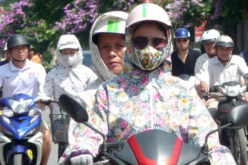 Đề xuất đi xe máy ban ngày phải bật đèn: Nên hay không?