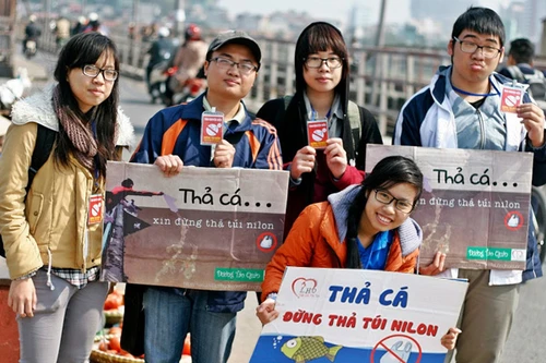 Trao "ngựa" cho Táo quân một cách văn minh