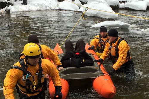 Bỏ trốn rồi gọi 911 nhờ giải cứu