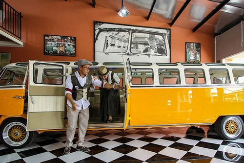 Thợ cơ khí Indonesia chế xe buýt "huyền thoại"