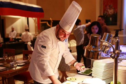 Xem đầu bếp trổ tài tại Tuần lễ ẩm thực Nga 