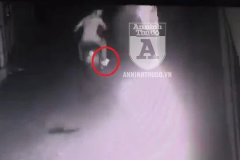 Đổ xăng, phóng hỏa để trả thù ở phố Mai Anh Tuấn: Chủ nhà may mắn thoát nạn thế nào?