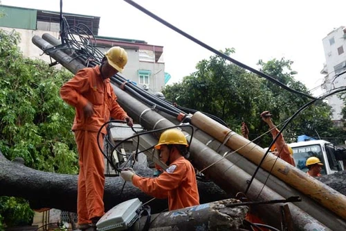 1 ngày sau khi bão số 1 đổ bộ: Nhiều nơi vẫn mất điện